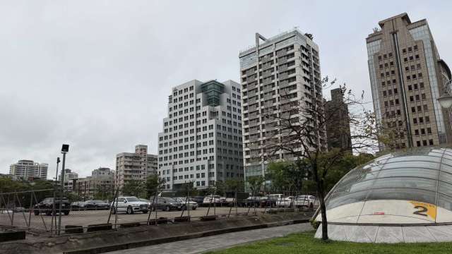 台北市信義區信義段五小段土地近年做為停車場使用,成交屢創天價。(圖:住商機構提供)
