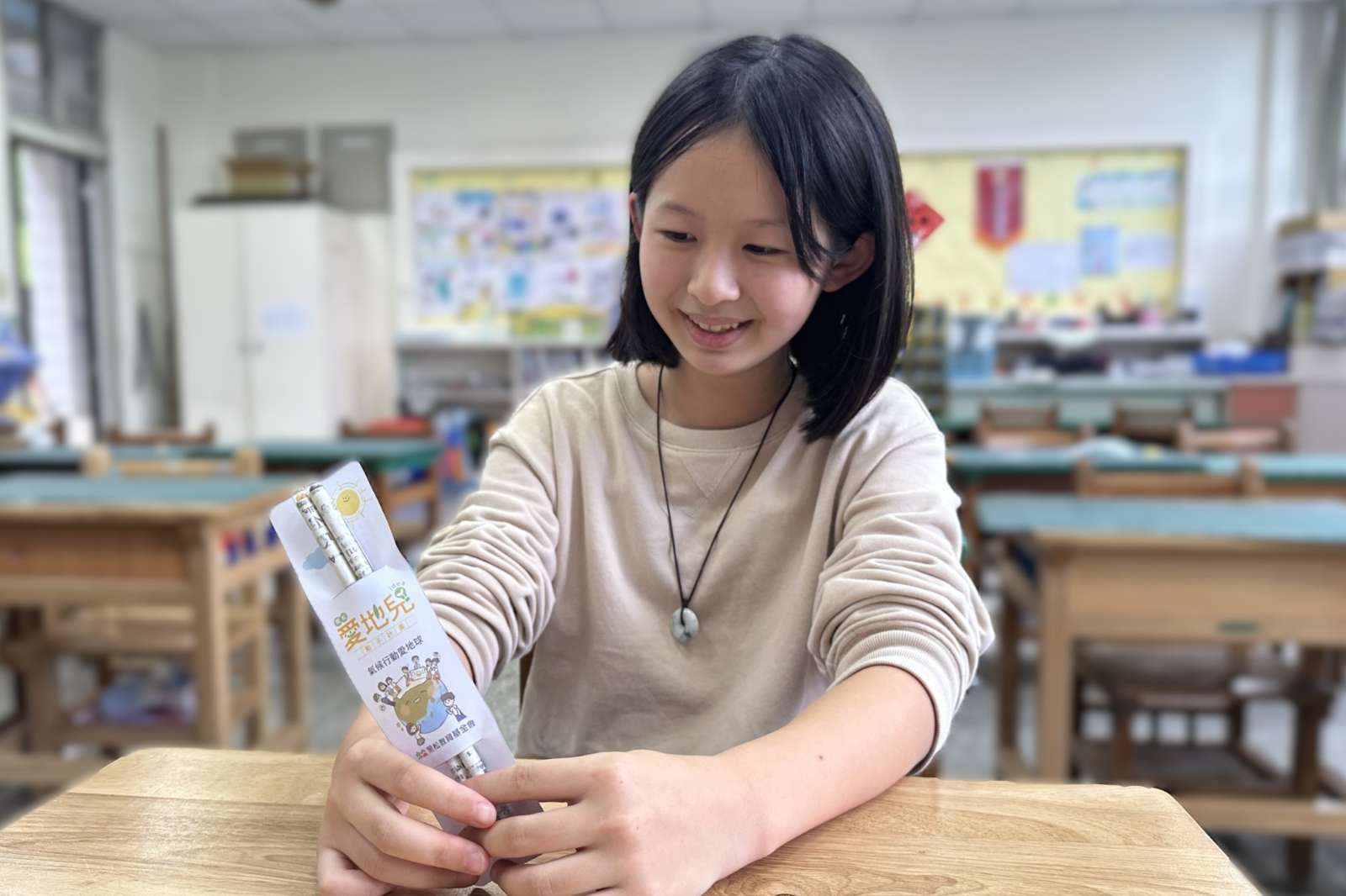 黑松教育基金會，致贈各校參與本學年度創意環境提案的學生，每人一份種子鉛筆。(圖：黑松提供)