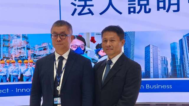 中石化：受戰爭影響原物料價格上揚、CPL推升走高，本業營運有望改善。(左:中石化總經理陳穎俊)。(鉅亨網記者黃皓宸攝)