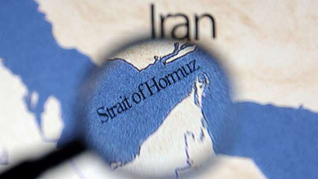 荷姆茲重啟引發跨資產重新定價：油氣重挫、美元走弱、金價反彈(圖：REUTERS/TPG)