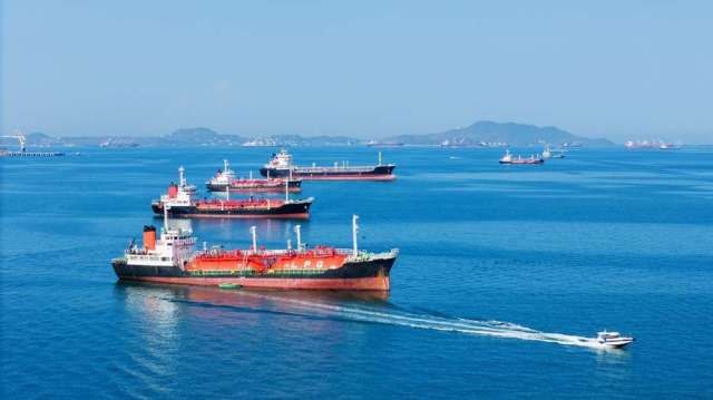 伊朗副總統嗆「荷姆茲安全不是免費」 要拿一條件來換。(圖:shutterstock)