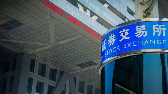 午後快速拉升，三大指數快速翻紅轉漲。（圖：Shutterstock）