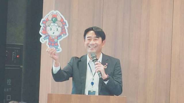 斥資千萬購GPU！65歲明台產險靠AI轉骨 矢持健一郎下半年用LLM喚醒「沉睡紙本」數據。 (鉅亨網記者張韶雯攝)