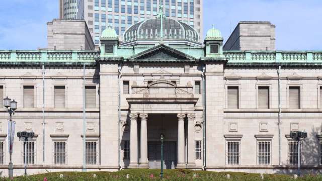 日銀連凍利率但立場轉鷹！3人表態支持升息、通膨預測上修 日元一度升破159  (圖:Shutterstock)