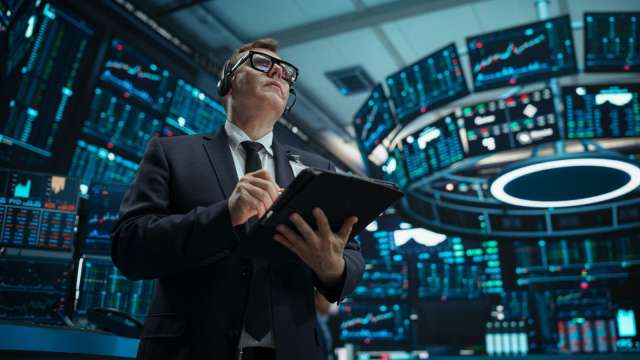 荷姆茲續封 油價維持高檔 全球股市為何居高不下？ (圖：shutterstock)