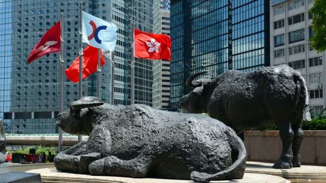 市場強勁反彈 恒指重返26000點 內房與科技股領漲(圖:shutterstock)