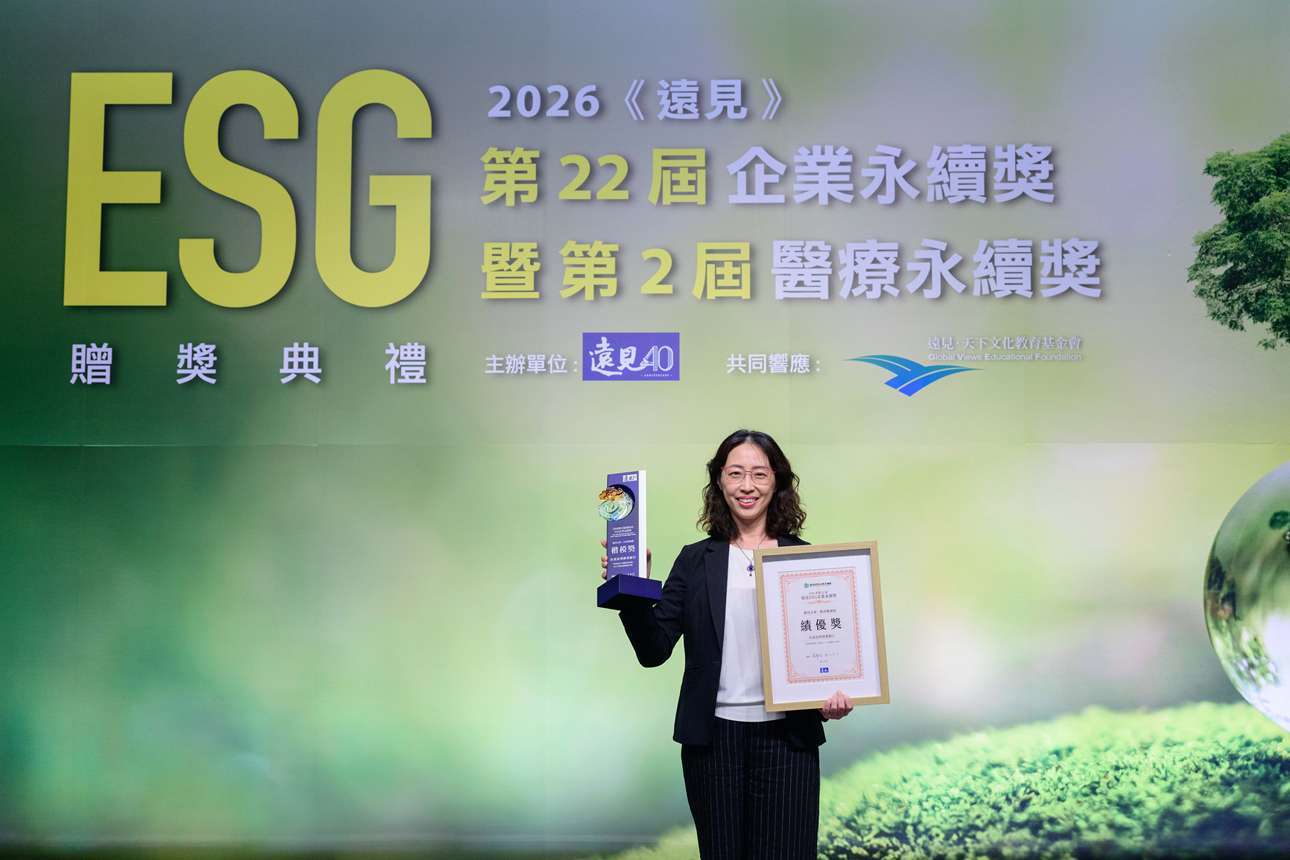 台北富邦銀行榮獲2026《遠見》ESG企業永續獎低碳營運組績優獎，由台北富邦銀行風控長蔡永原代表領獎，展現金融業推動低碳轉型的關鍵影響力。