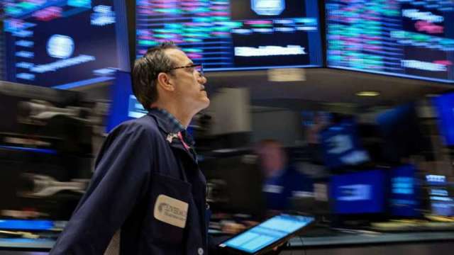 美伊在荷姆茲海峽交火 油價跳漲4%、美股期指走軟 (圖:Reuters/TPG)