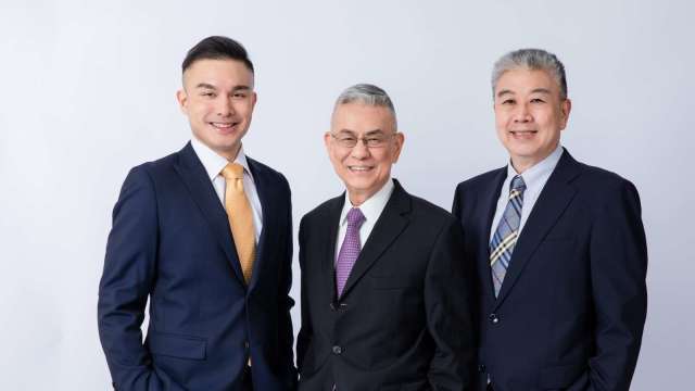 和椿科技董事長程天縱(中)、和椿科技副董事長張以昇(左)、和椿科技總經理朱鋑隆(右)。(圖：和椿提供)