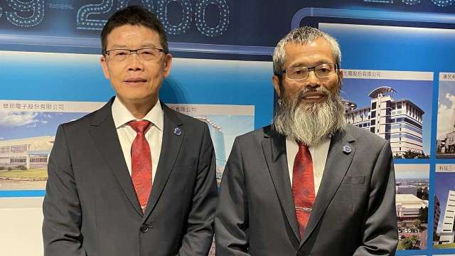 左為巨漢總經理羅瑞鴻，右為巨漢董事長王滄鍊。（圖：巨漢系統提供)