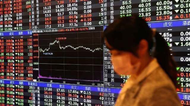 台股漲 377.25 點收 41,751.75 點  三大法人買超 175.28 億元 (圖:REUTERS/TPG)