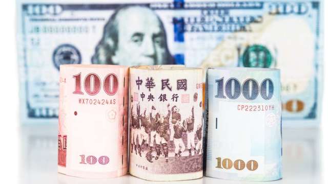 〈台幣〉股匯雙殺 連4貶收31.551元探近2周新低。(圖：shutterstock)