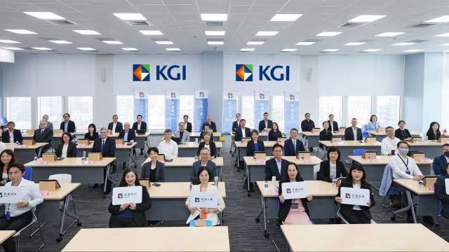 圖說:凱基證券安排全體董事及高階主管參與金融友善教育課程,深化公平待客理念,並實質了解弱勢族群之金融服務需求。
