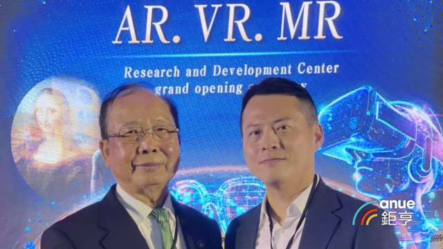 今國光總經理陳義方(右)與董事長陳慶棋。(鉅亨網記者張欽發攝)