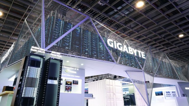 技嘉Computex 2026展出地端AI超級電腦支援200B參數模型 攜手輝達引領代理式AI時代。(圖：技嘉提供)