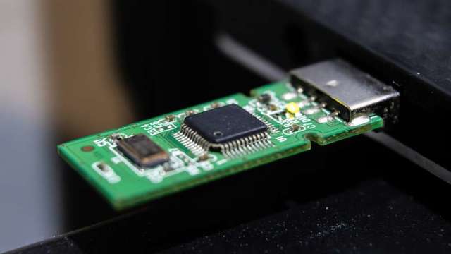 三星首創900層V-NAND「空中對接」 記憶體戰爭變天了。(圖:shutterstock)