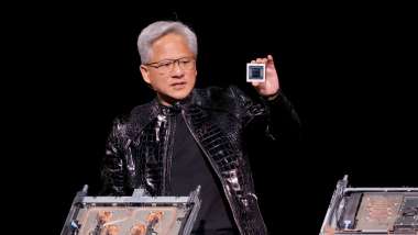 黃仁勳稱讚邁威爾 股價飆升32%！名人喊單引關注