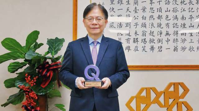 會防詐還偵測跌倒的神級App！臺企銀樂齡App抱回Qorus國際大獎 滿意度飆破85%。（圖：臺企銀提供）