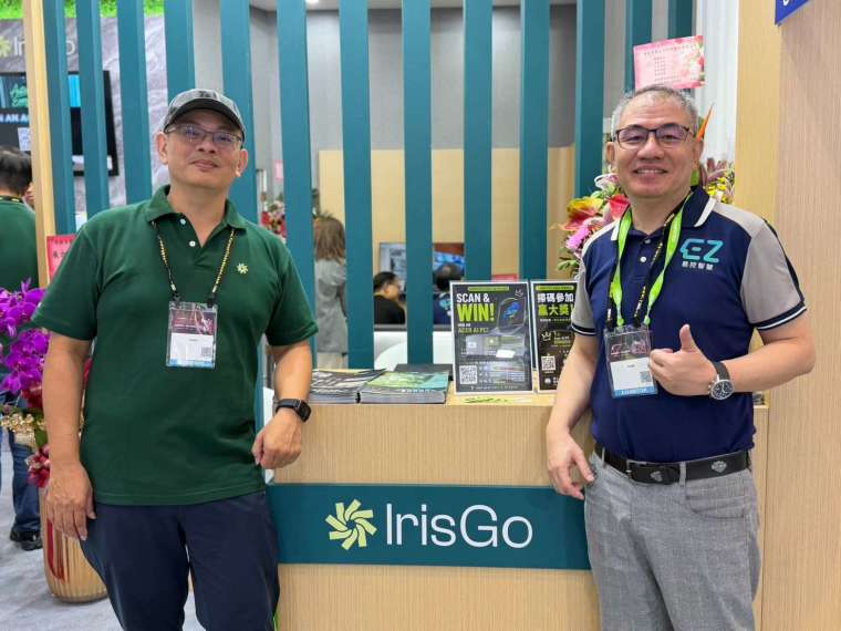 易控智慧攜手IrisGo與英特爾打造「情境對話Agent」，左為IrisGo共同創辦人暨營運長朱宜振，右為易控智慧執行長周世泰。（易控智慧提供）