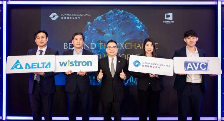 證券交易所林修銘董事長 (中) 與胡則華業務委員 (右二) 攜手 AI 基礎建設上市企業，包含奇鋐科技 (右一)、台達電 (左一) 與緯創資通 (左二) 代表，展現資本與技術整合如何引領全球 AI 未來。(圖 / 證交所)