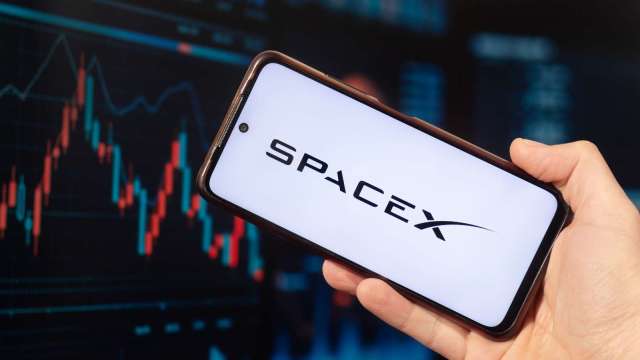 SpaceX恐吃掉特斯拉？專家：原股東恐面臨約90%股權稀釋、財務目標成「天方夜譚」。(圖：Shutterstock)