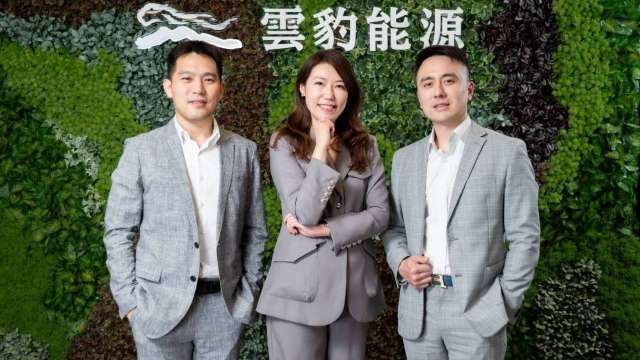 左起.雲豹能源副總經理譚宇軒,雲豹能源總經理趙書閔(中),雲豹能源永續長張建偉(右)