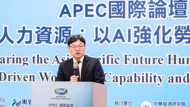 迎戰少子化！10大APEC經濟體共商定調3對策 葉俊顯促打造「以人為本」AI生態系。（圖：國發會提供）