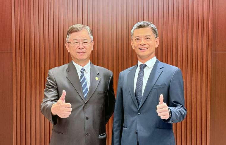 圖說：凱基證券主辦輔導之半導體製程設備廠商凌嘉科技，預計於6月15日正式登錄興櫃。(右起)凱基證券資本市場部主管陳權澤、凌嘉科技董事長梁瑞芳。
