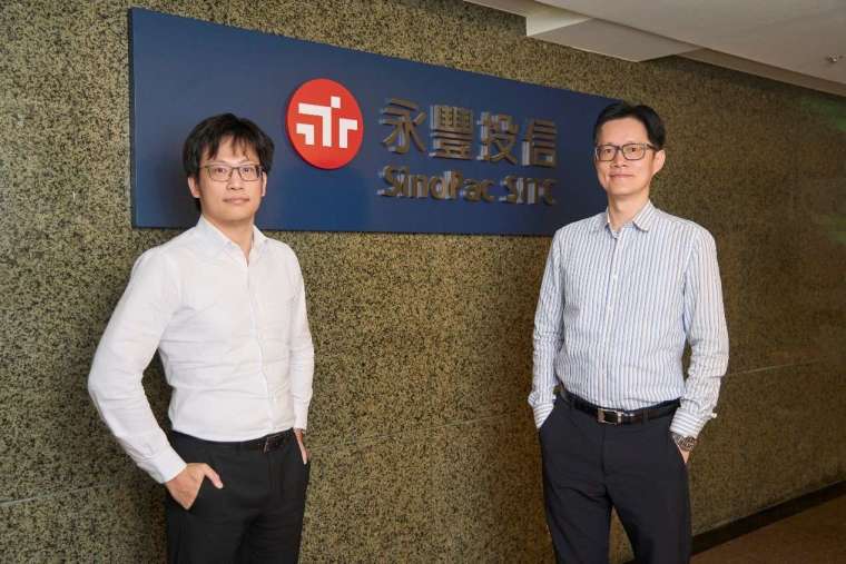 (图说:永丰投信基金经理人周力行、永丰投信投资研究部副总陈良)