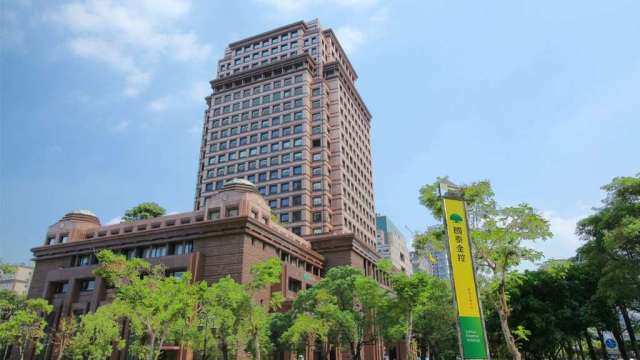華許FOMC首秀 國泰世華:過度解讀鷹派點陣圖 估年底雙率仍有回落空間。(圖/國泰金控)