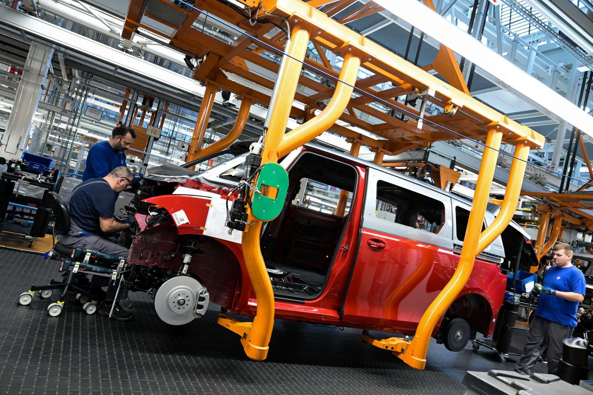福斯汽車漢諾威商用車廠的ID. Buzz電動廂型車生產線。這座工廠是福斯集團員工人數最多的德國廠區之一，約有1.4萬名員工，目前正是福斯考慮關閉的四座工廠之一。Reuters/TPG