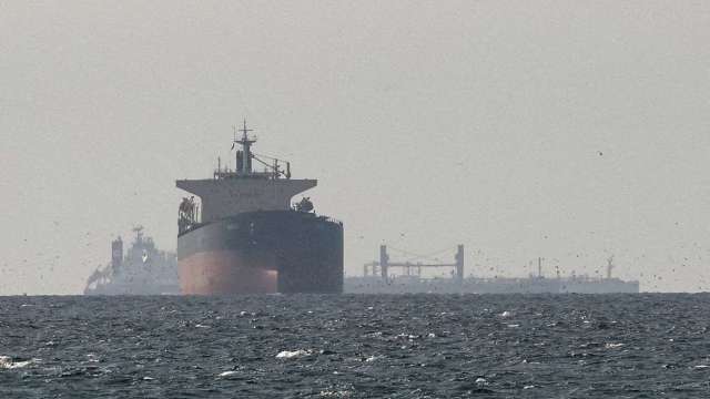 荷姆茲海峽油輪又遭擊中。(圖：REUTERS/TPG)
