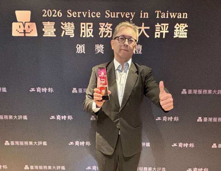 圖說：凱基證券榮獲「臺灣服務業大評鑑」雙獎肯定，由凱基證券結算部主管王信升代表領獎。
