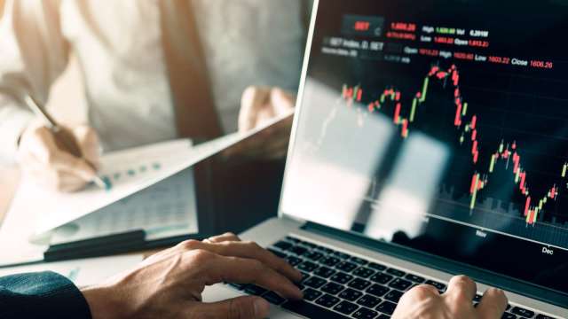 〈焦點股〉AI股重傷 高股息ETF「三本柱」逆勢吸金點亮盤面。(圖:shutterstock)