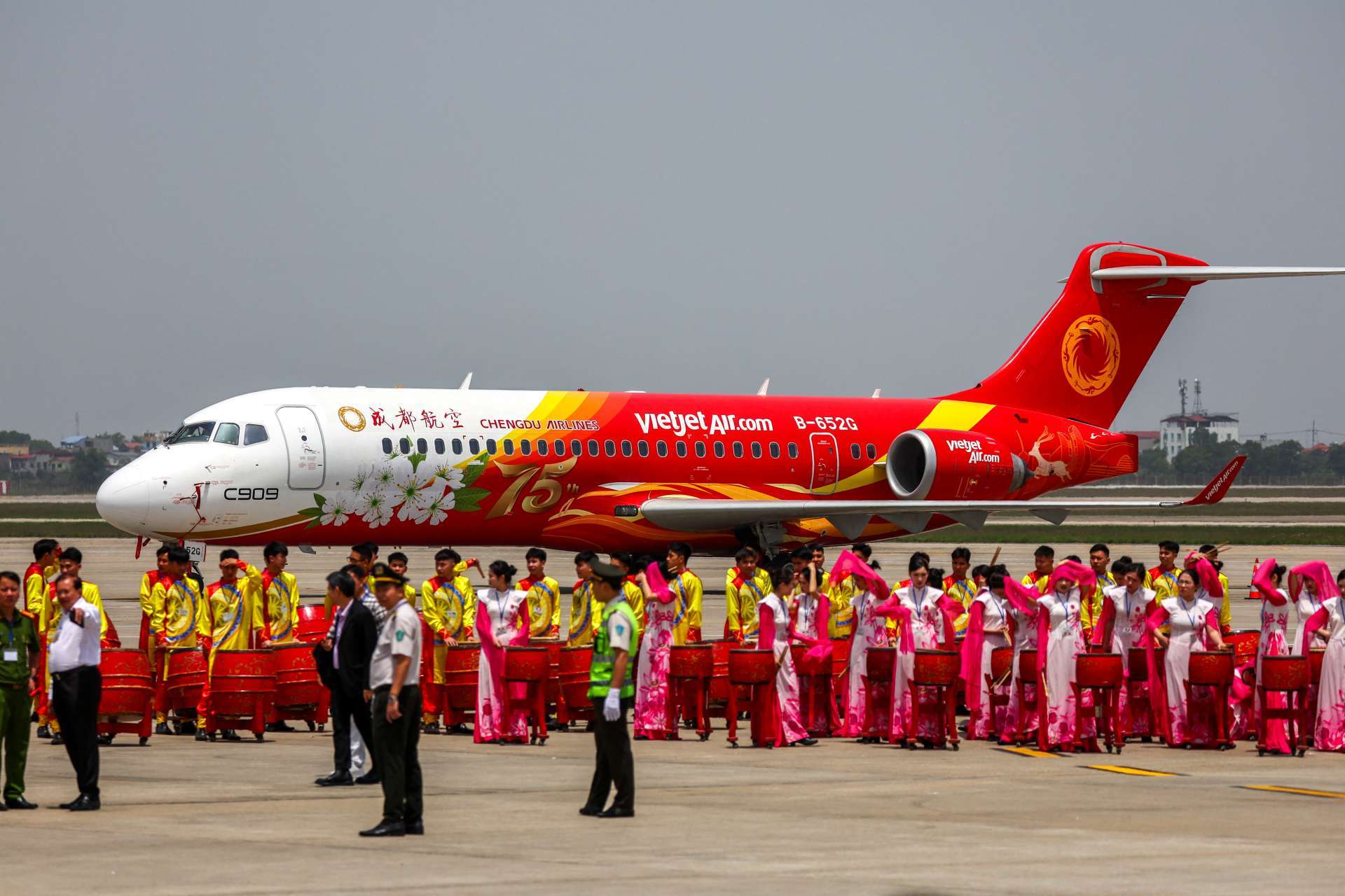 Vietjet與中國商飛COMAC簽署客機租賃協議。Reuters/TPG