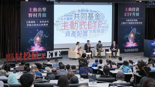 (圖:野村投信投資策略部主管樓克望、副總經理但漢遠、頂尖基金經理人游景德,以及知名財經主持人詹璇依組成黃金陣容,全方位解構台股結構性新契機。)