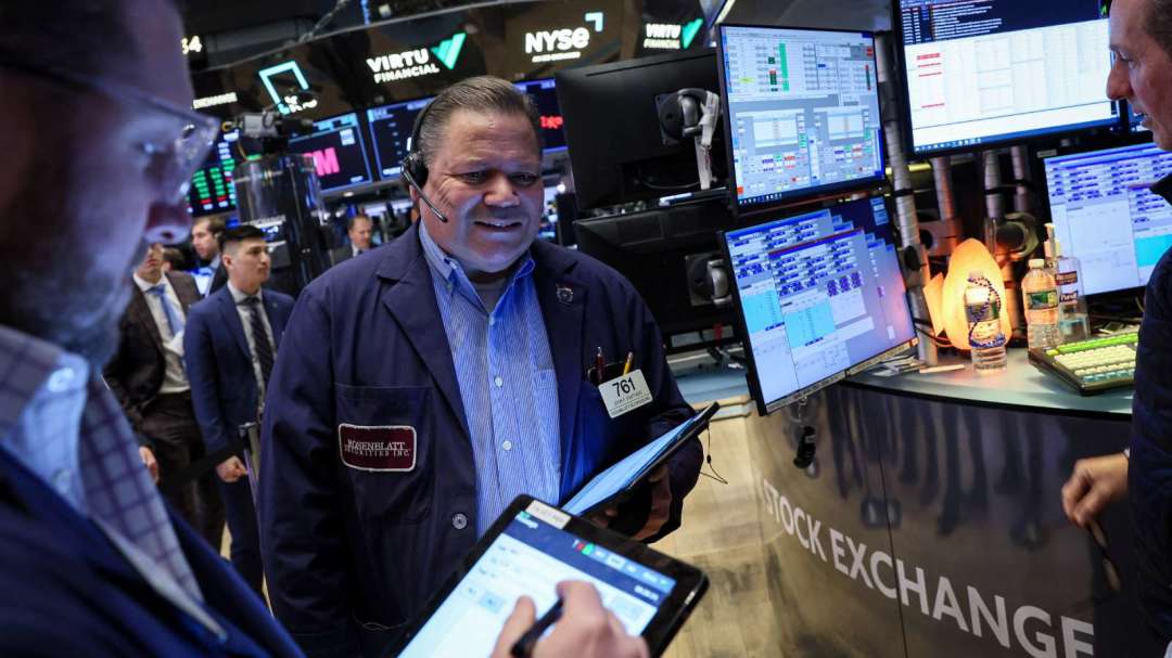 U.S. Market Early: Major Indices Flat as SK Hynix Makes Nasdaq Debut