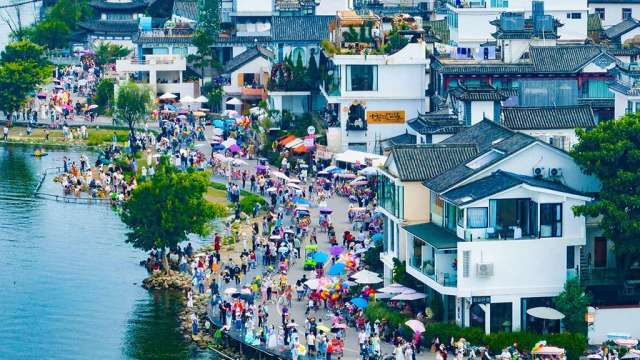 中國「十五五」時期 社會消費品零售總額上看60兆。（圖：人民日報）