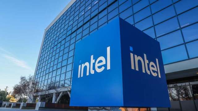 英特爾18A良率飆至85% 傳獲AMD、輝達訂單 目標價喊上155美元。(圖:shutterstock)