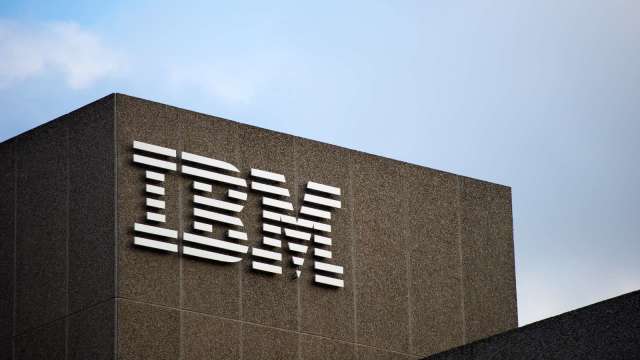 IBM暴跌25%後便宜了嗎?分析師這樣說(圖:Shutterstock)