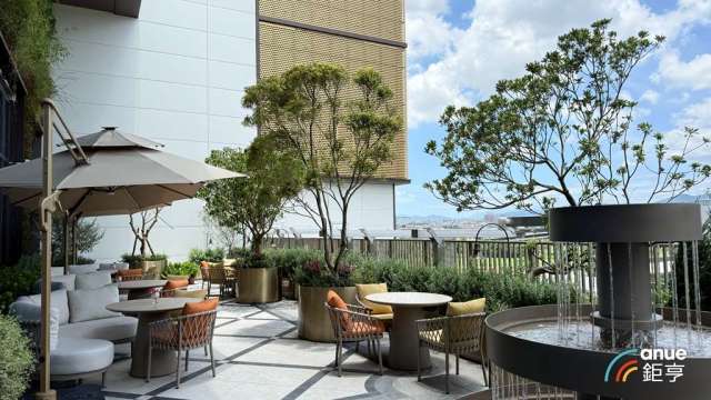 島語台中洲際店首度規劃戶外用餐露台「森之島」。(鉅亨網記者王莞甯攝)