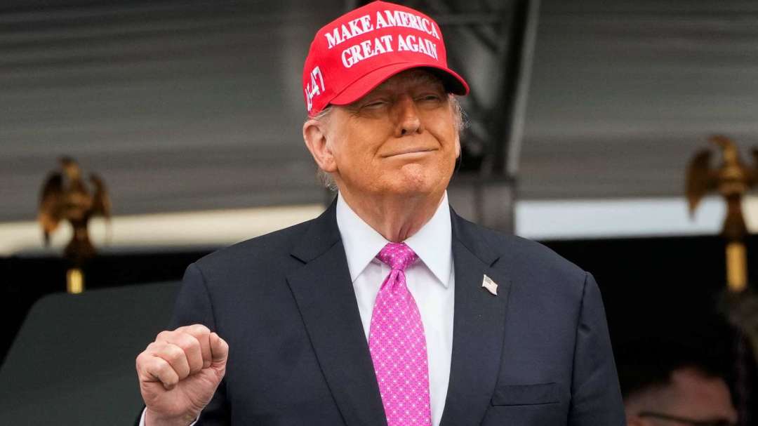 Stock Market Soars but Public Remains Unimpressed! 60% of Americans Pessimistic About Economy, Trump Support Hits New Low