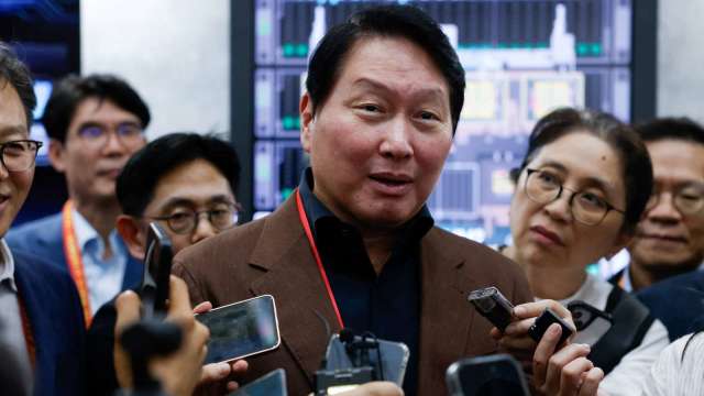 SK集團會長崔泰源喊話堅守持股：「AI就像4歲小孩，長大要靠記憶體」(圖：Reuters/TPG)