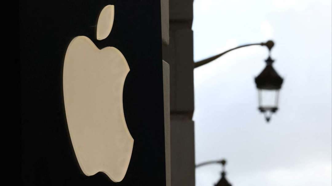 Apple Earnings: Bulls vs. Bears! HSBC Upgrades to Buy, Target Soars to $366; Shorts Warn Valuation Overheated