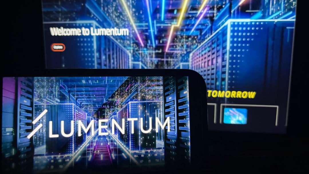 バクレイがLumentumを「買い」評価に！AI光通信株30％の下落で買い時到来：CPOはまだ先