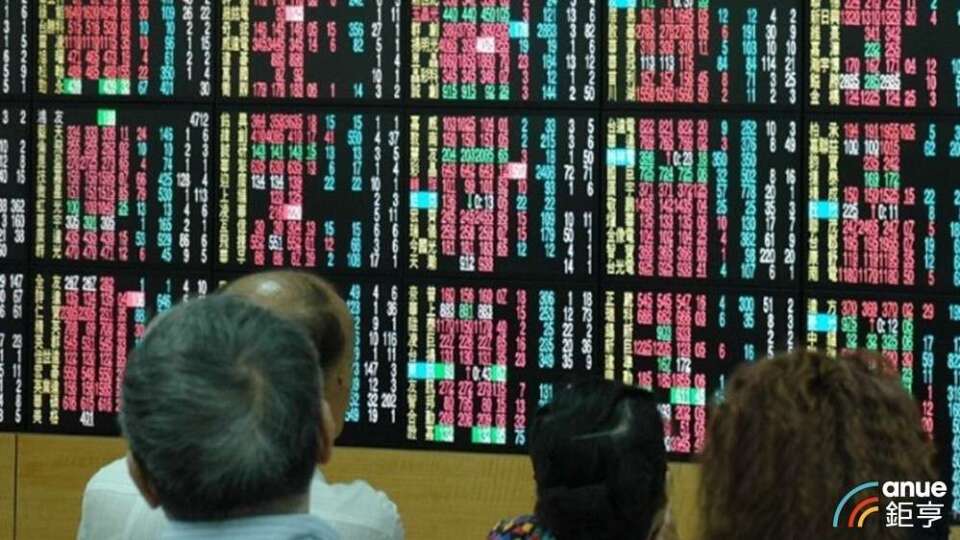 〈台股開盤〉AI株の暴落で市場崩壊、1800ポイント超の下落で4万2千ポイント割れ