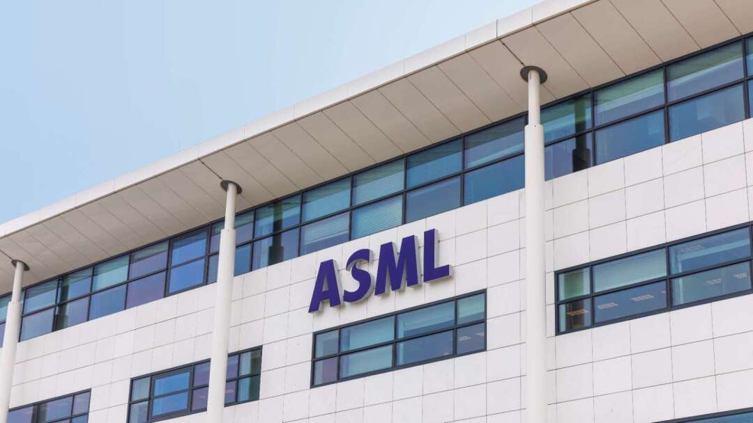 Chip Stock Sell-Off Intensifies! ASML, Corning, SK Hynix Slump; PayPal, Boeing Rally