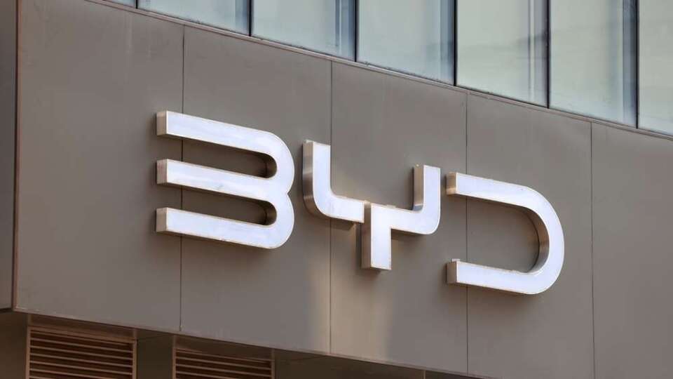 Forbes Exposes BYD's True Ambition: Humanoid Robot Frontline Officially Challenges Tesla