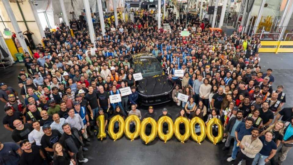 テスラ、世界で初めて累計1000万台の電動車を生産 上海スーパーファクトリーが上半期に生産記録更新