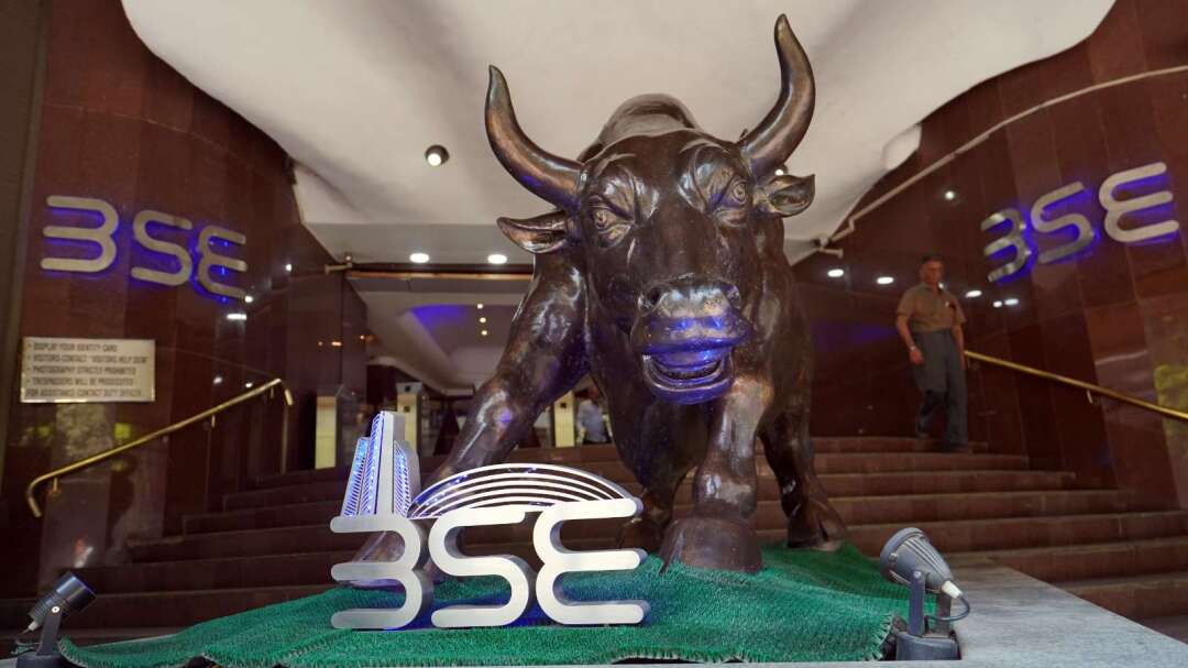 インド政府、人壽保險大手LICの株式を10%割引で売却へ　最大33億ドル調達